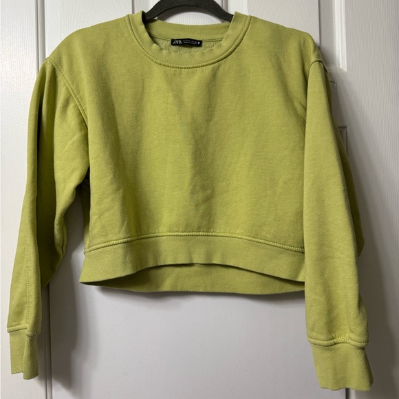 Zara Tops - Zara sweatshirt, S, cropped, celery green, long sleeves sleeves NWOT